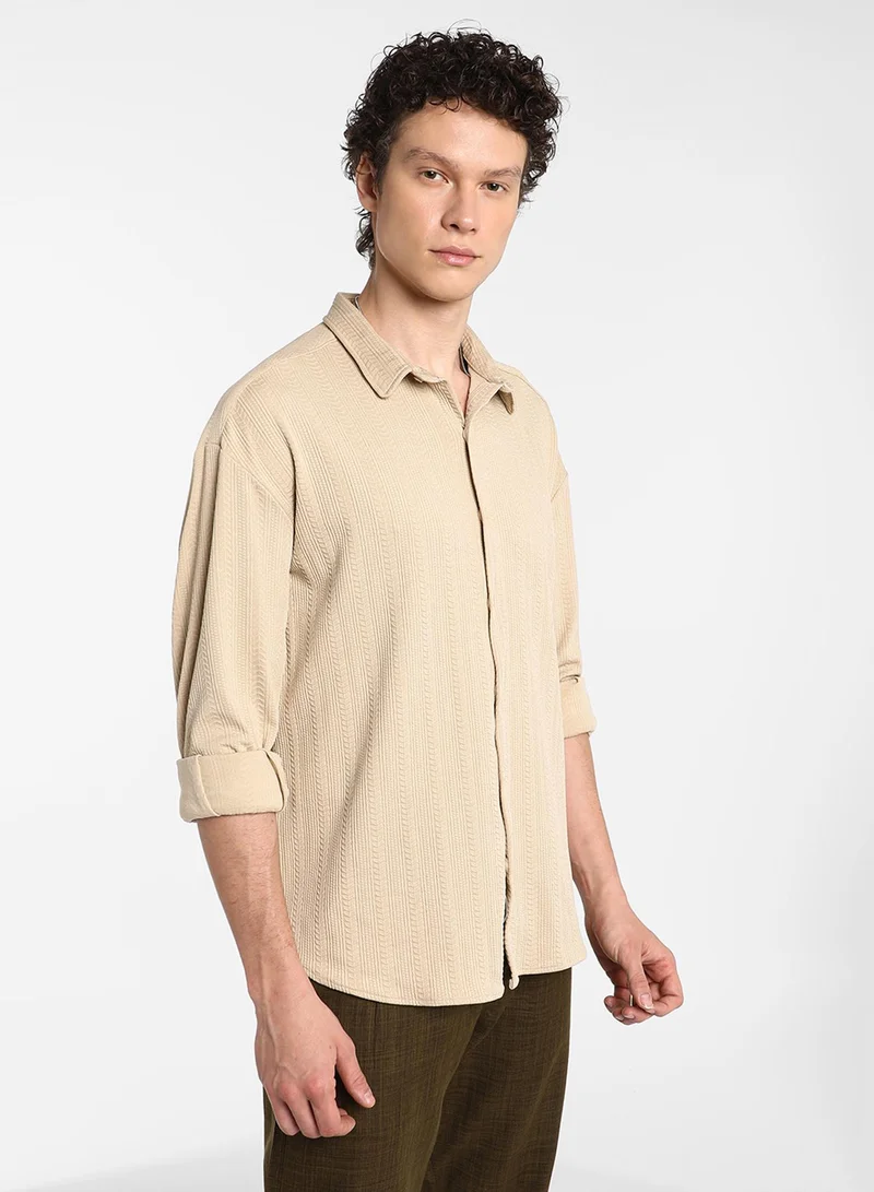 Campus Sutra Campus Sutra Men's Light Beige Spear-Textured Shirt For Casual Wear | Spread Collar | Long Sleeve | Button Closure | Shirt Crafted With Comfort Fit For Everyday Wear