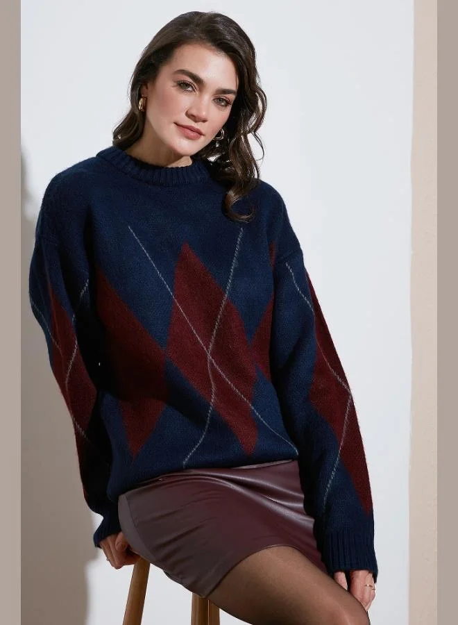 ليلا كنزة نسائية بياقة دائرية بنمط ألماس من ليلا