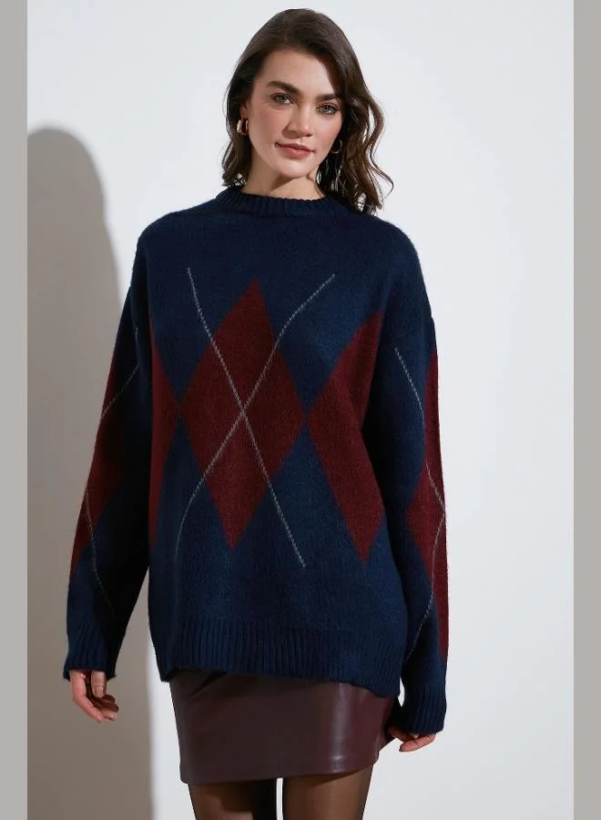 ليلا كنزة نسائية بياقة دائرية بنمط ألماس من ليلا