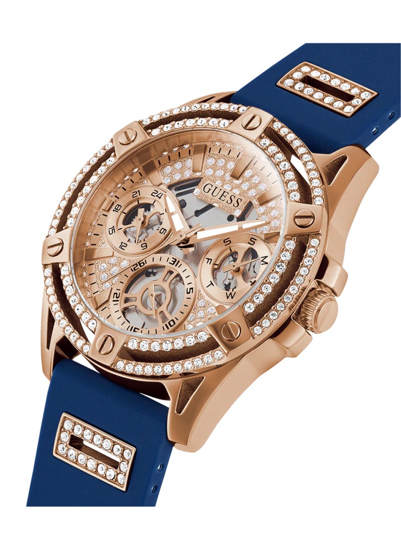 GUESS ساعة سيليكون متعددة الوظائف باللون الأزرق والذهبي الوردي GW0536L5 للنساء - 40 ملم  - Image 2