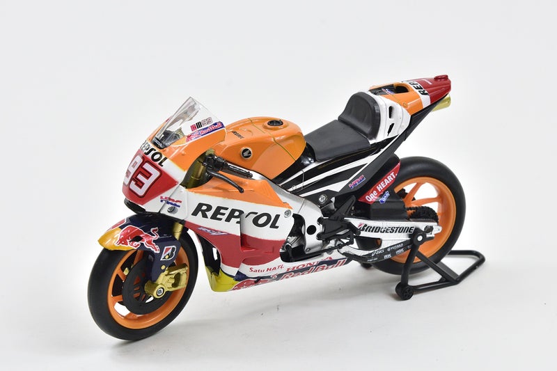 New-Ray New Ray Honda RC213V Motorcycle #93 Marc Marquez Repsol Honda Team MotoGP (2015) 1/12 Diecast Model - Image 5