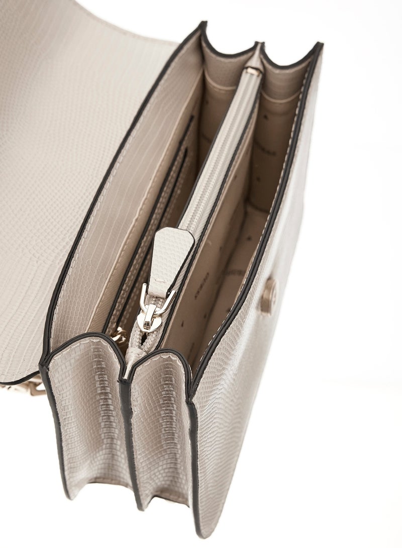 GUESS SALINGE FLAP CROSSBODY - Image 3