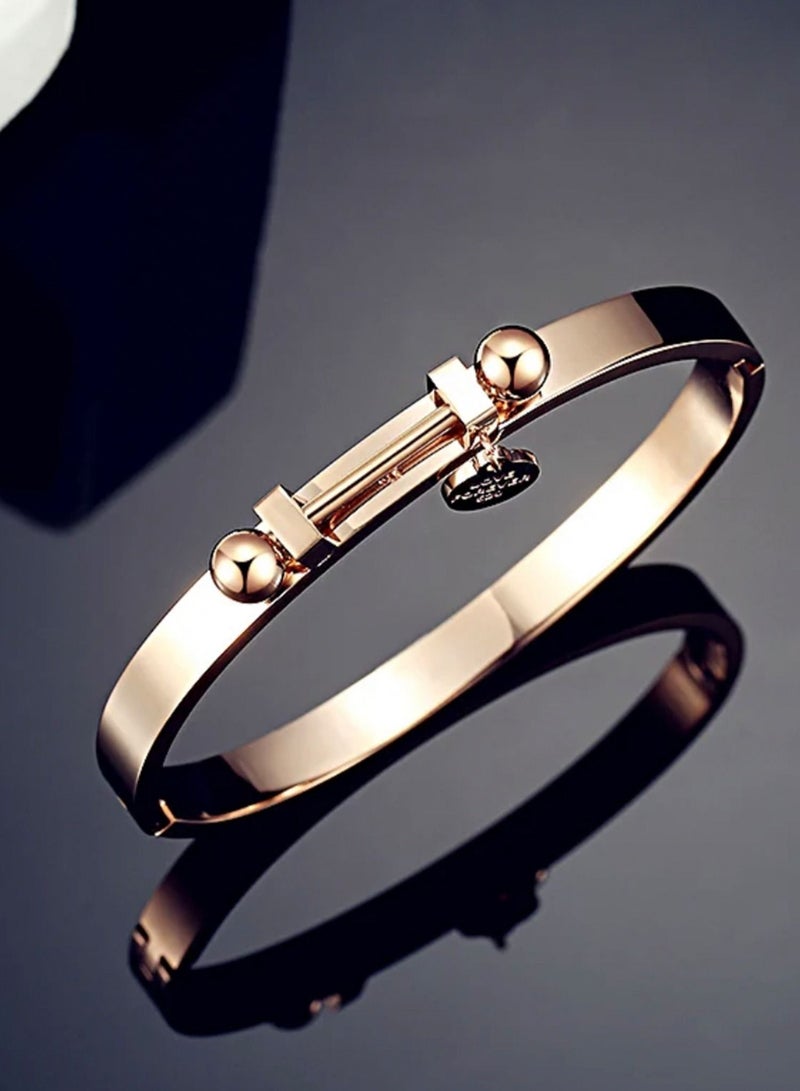 LAOONT Stainless Steel Bracelet, Gold-Colored with A Modern Design for Women - Image 1