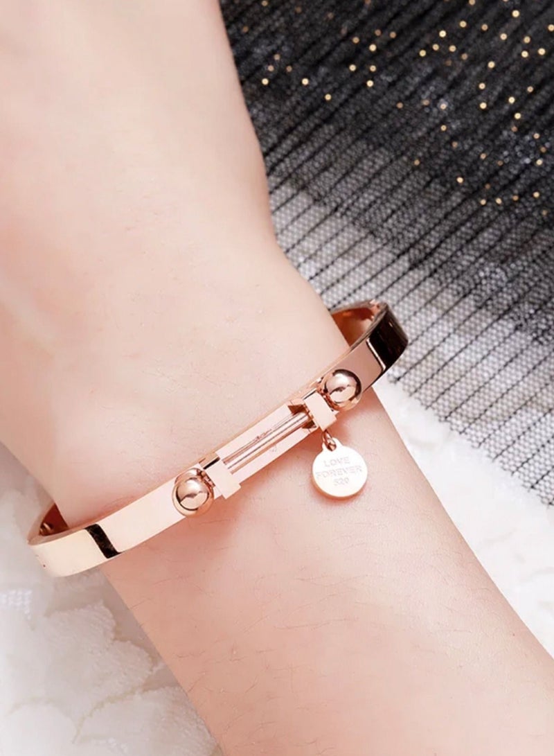 LAOONT Stainless Steel Bracelet, Gold-Colored with A Modern Design for Women - Image 3