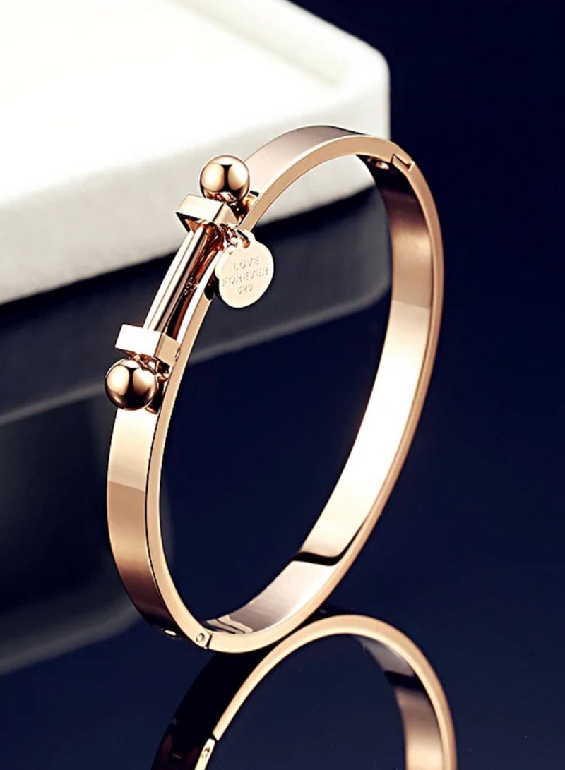 LAOONT Stainless Steel Bracelet, Gold-Colored with A Modern Design for Women - Image 2