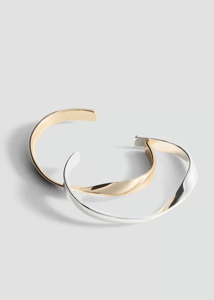 Fine rigid bangle