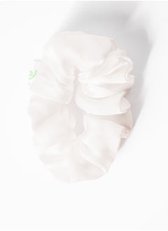 HERS satin scrunchie (White) Maintains and protects hair from breakage. - pzsku/ZF771E63344132B4CA796Z/45/_/1697317942/6801f4b1-0711-4e6c-b1ef-b395d53428c3