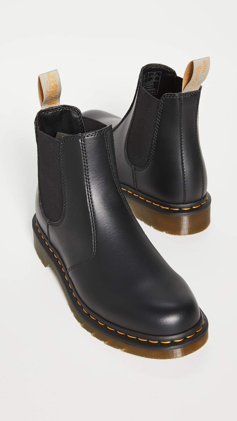 Dr. Martens Men's 2976 Felix Rub Off Chelsea Boot, Black, 9 Men/10 Women US - Image 4