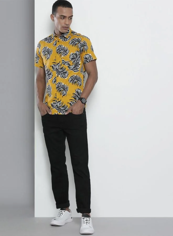 The Indian Garage Co Men Slim Fit Tropical Half Sleeves Spread Collar Resort Wear Shirt