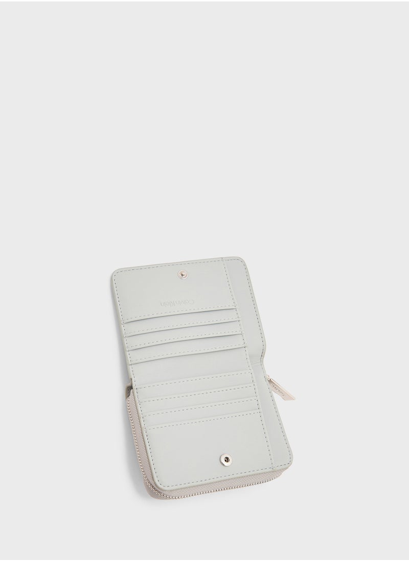 CALVIN KLEIN MEDIUM ZIP WALLET  - Image 4