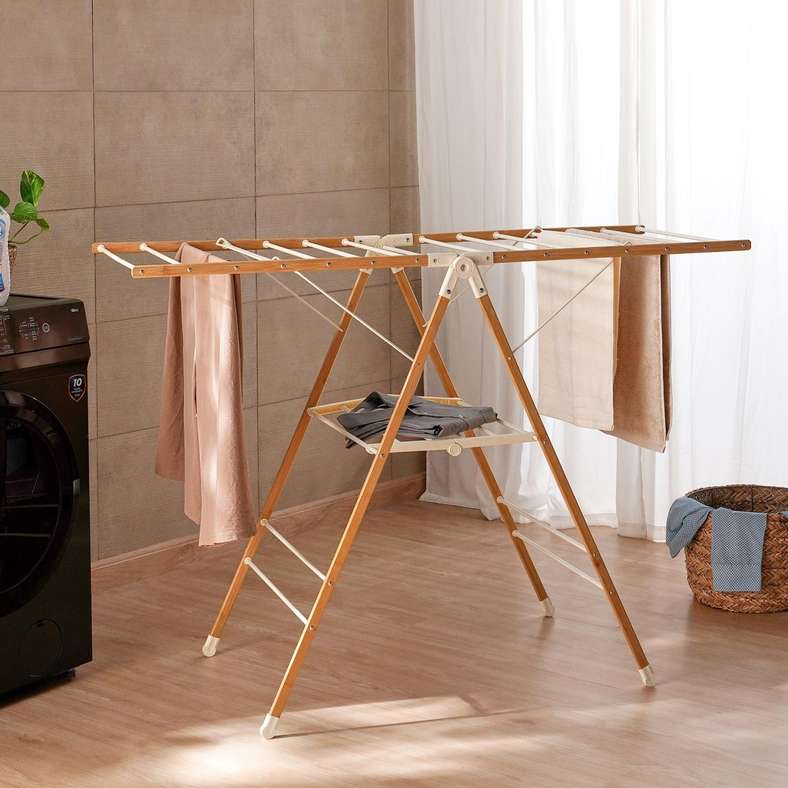 Pan Home مجفف ملابس قابل للطي من الخيزران الطبيعي للمنزل - Image 1