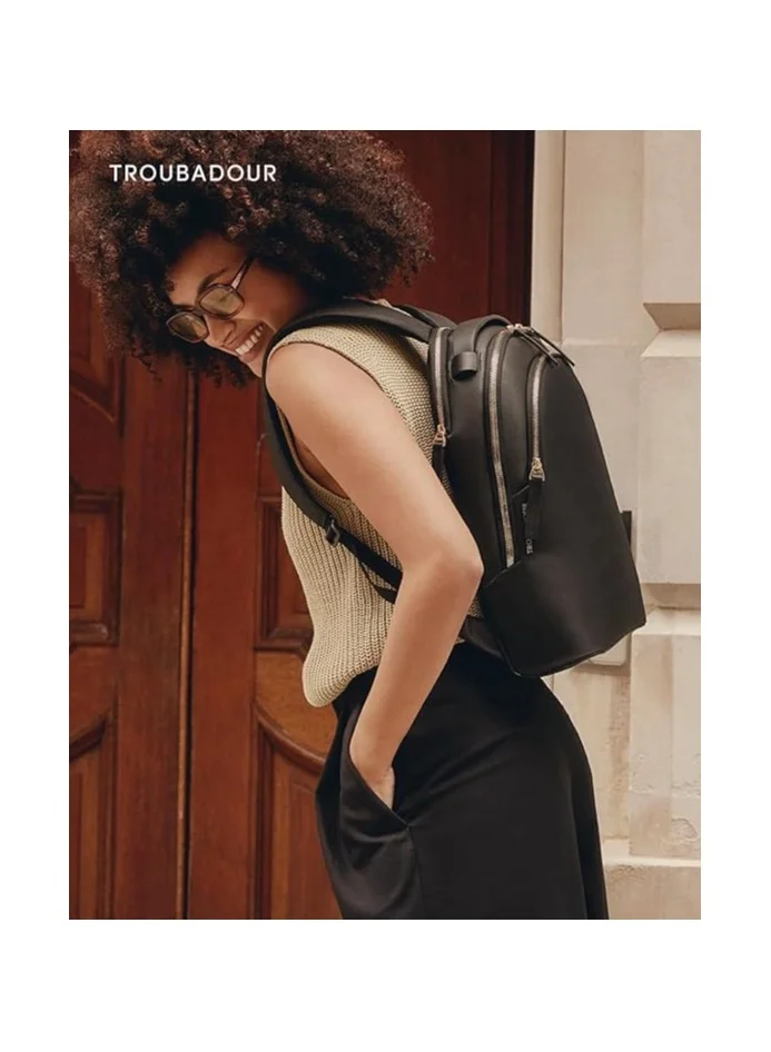 تروبادور حقيبة ظهر Troubadour Momentum نباتية ممتازة، خفيفة الوزن ومبطنة مقاومة للماء، جيب للكمبيوتر المحمول مقاس 16 بوصة، أشرطة مريحة مصنوعة من مواد من مصادر مسؤولة باللون الأسود