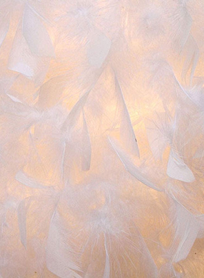 مصباح طاولة للزينة قابل للحمل بتصميم عصري وحديث مزود بغطاء من الريش أبيض/فضي 13x13x24سم - Image 5