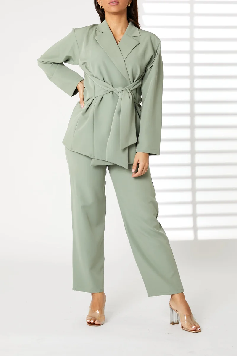 مويستريت طقم بليزر وبنطلون بتفاصيل ربطة