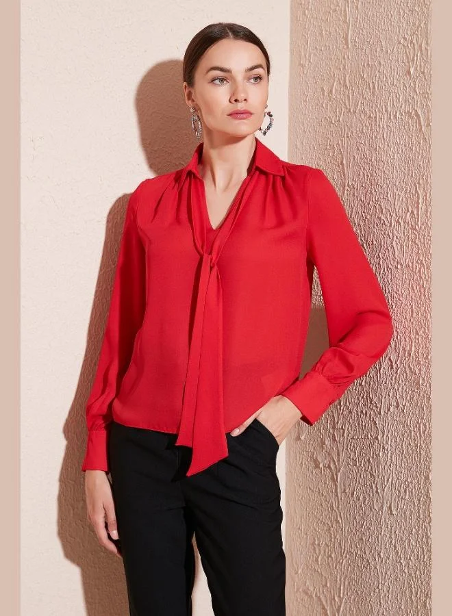 ليلا بلوزة شيفون بياقة على شكل حرف  وتفاصيل ربطة عنق للنساء