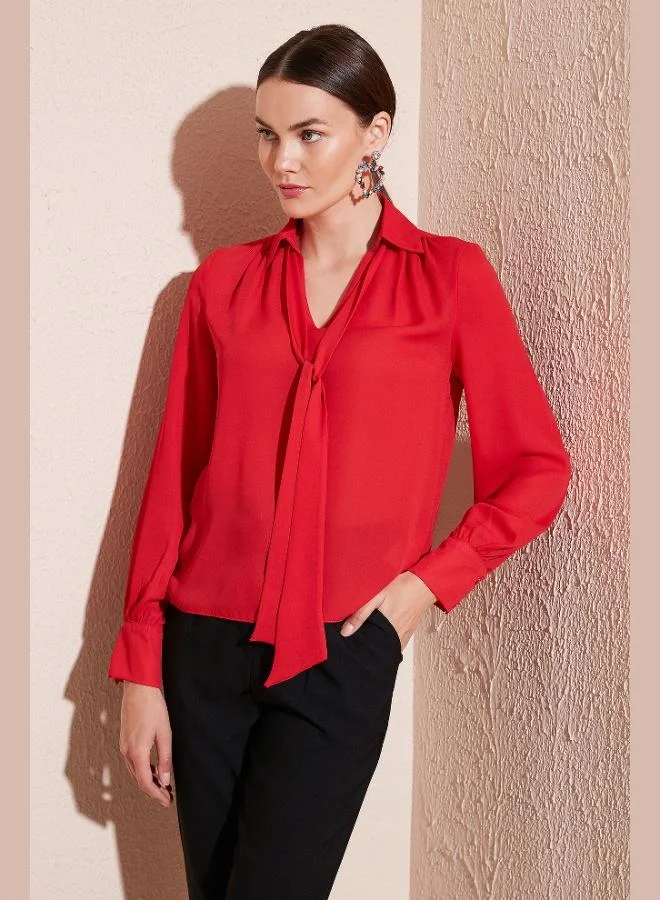 ليلا بلوزة شيفون بياقة على شكل حرف  وتفاصيل ربطة عنق للنساء