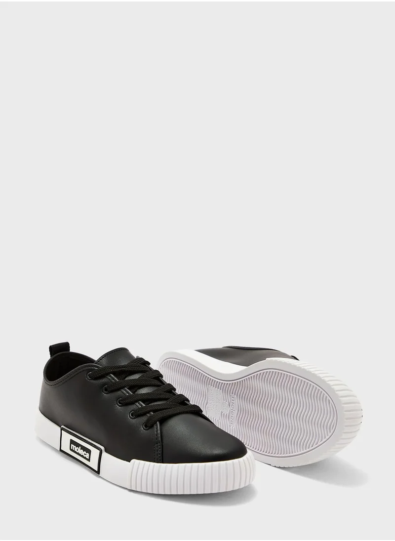 MOLECA Lace Up Low Top Sneakers