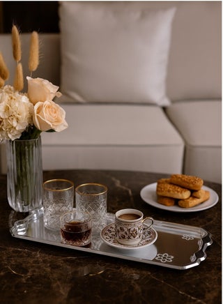 صينيةتقديممفردةللمعجناتوالحلوياتوالشوكولاتهمنالمعدنالغيرقابلللصدأمعتصميميناسبجميعالمناسبات