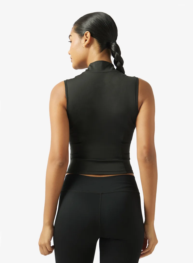 Frwd Seamless Body Contour Zip Up Sleeveles Top