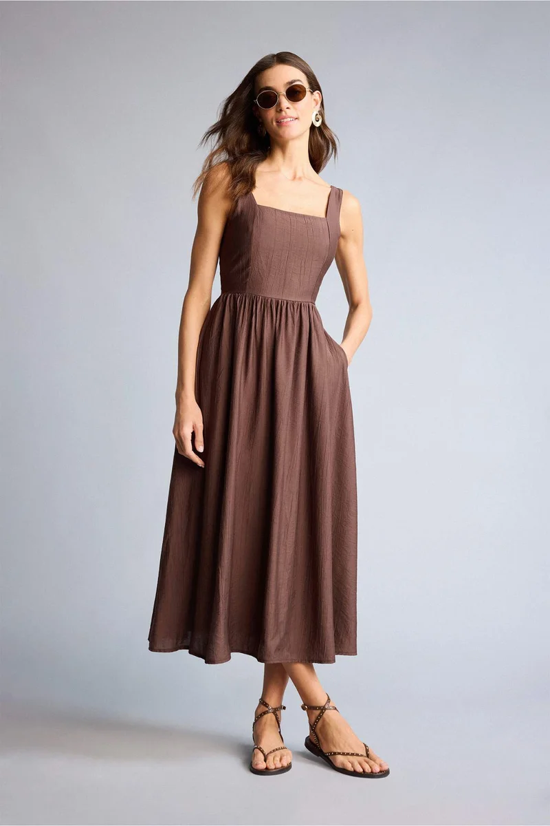 ديفاكتو Square Collar Midi Dress