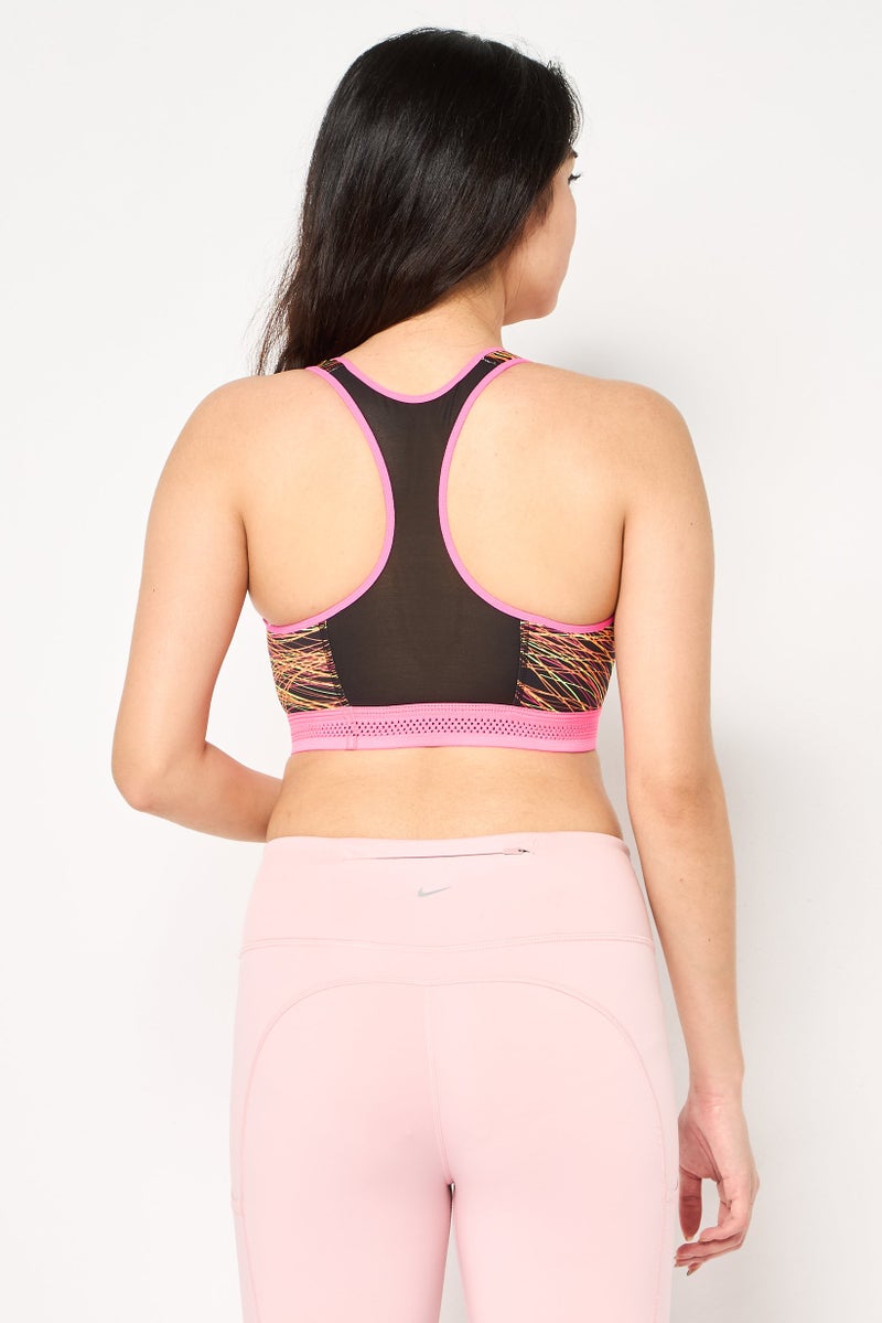 Nike حمالة صدر رياضية للنساء بتقنية الضغط مع طباعة شاملة، متعددة الألوان - Image 4