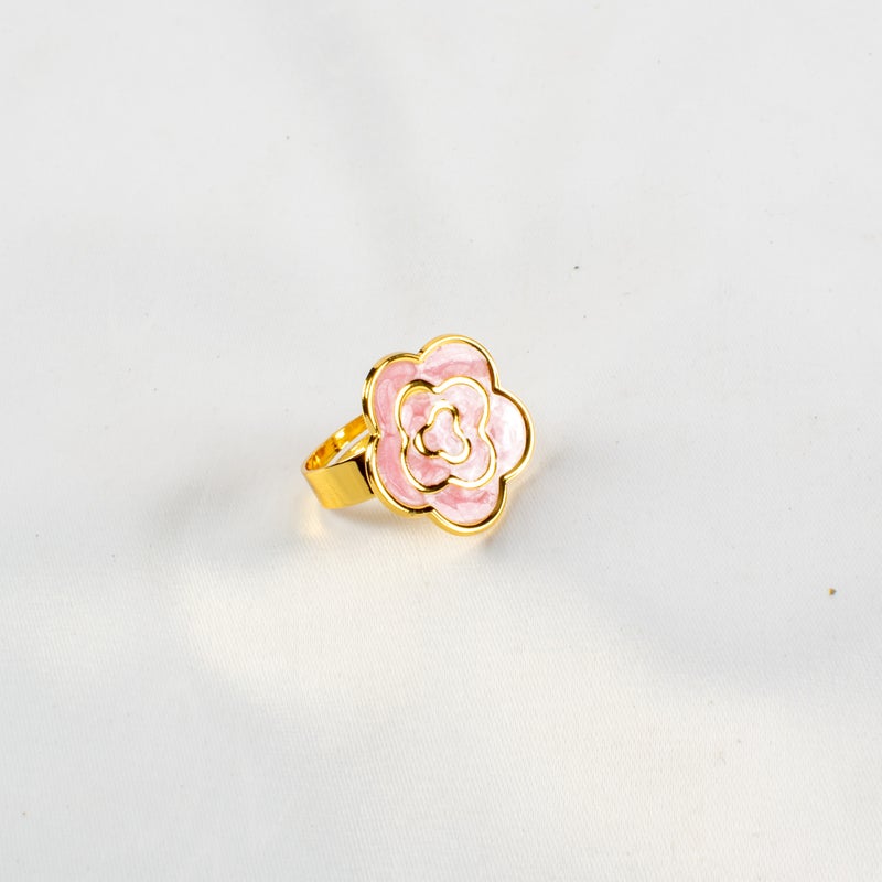 خاتم أستانليس ستيل ذهبي شكل وردة بينك فري سايز - Image 1