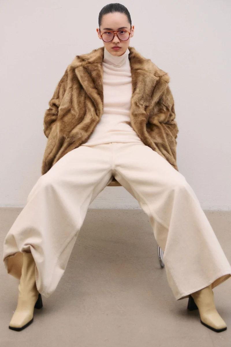 اتش اند ام بووت بطول الكاحل مع كعب سميك