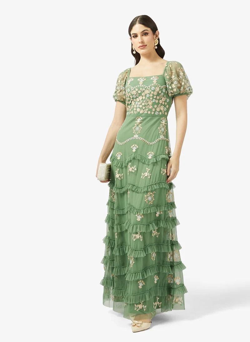 مايا فستان ماكسي مطرز بكشكشة وأكمام منفوشة ورقبة مربعة