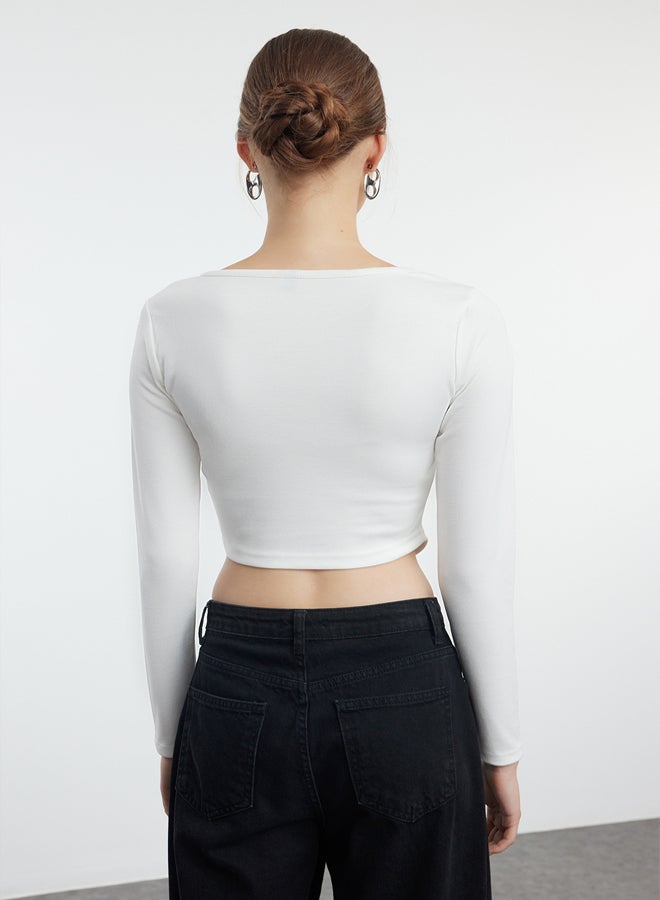 trendyol Ecru Piping Detailed Square Neck Fitted Crop Interlock Knitted Blouse TWOAW23BZ00151 - Image 5