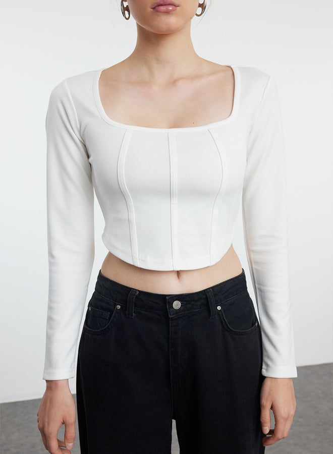 trendyol Ecru Piping Detailed Square Neck Fitted Crop Interlock Knitted Blouse TWOAW23BZ00151 - Image 3