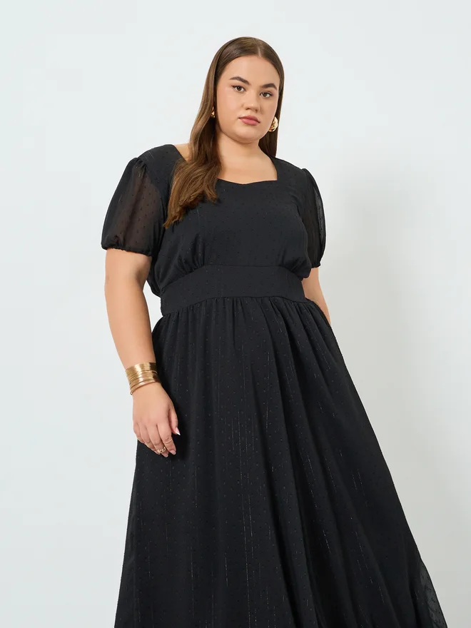 Styli Styli Plus Size Sweetheart Neck Dobby Maxi Dress