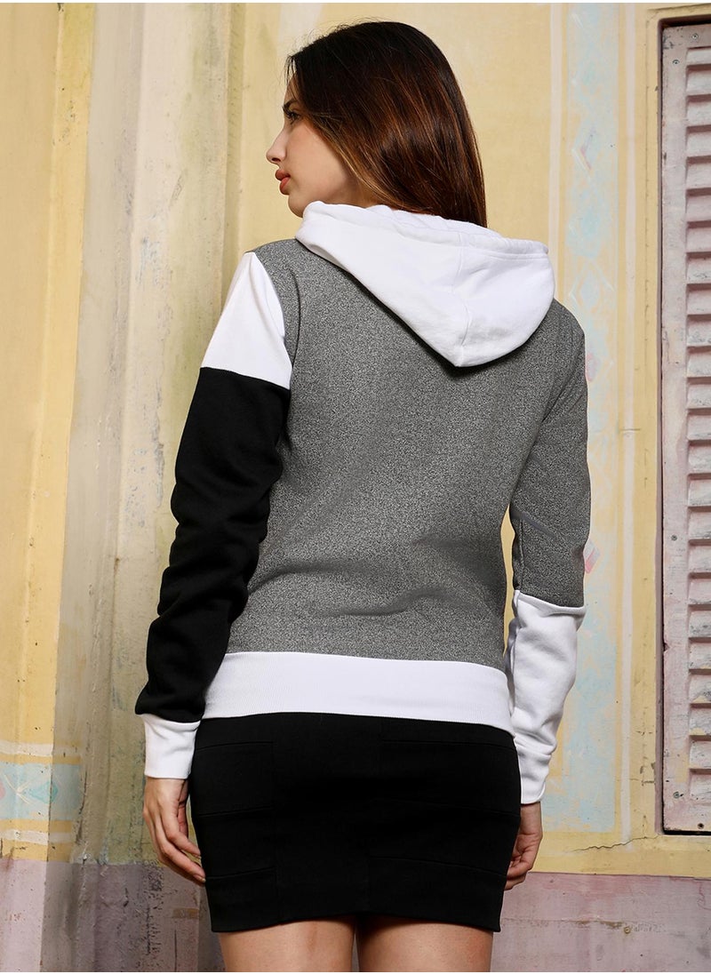 كامبوس سوترا Women's Moon Grey & Chalk White Typo-Block Pulllover Hoodie  - Image 5