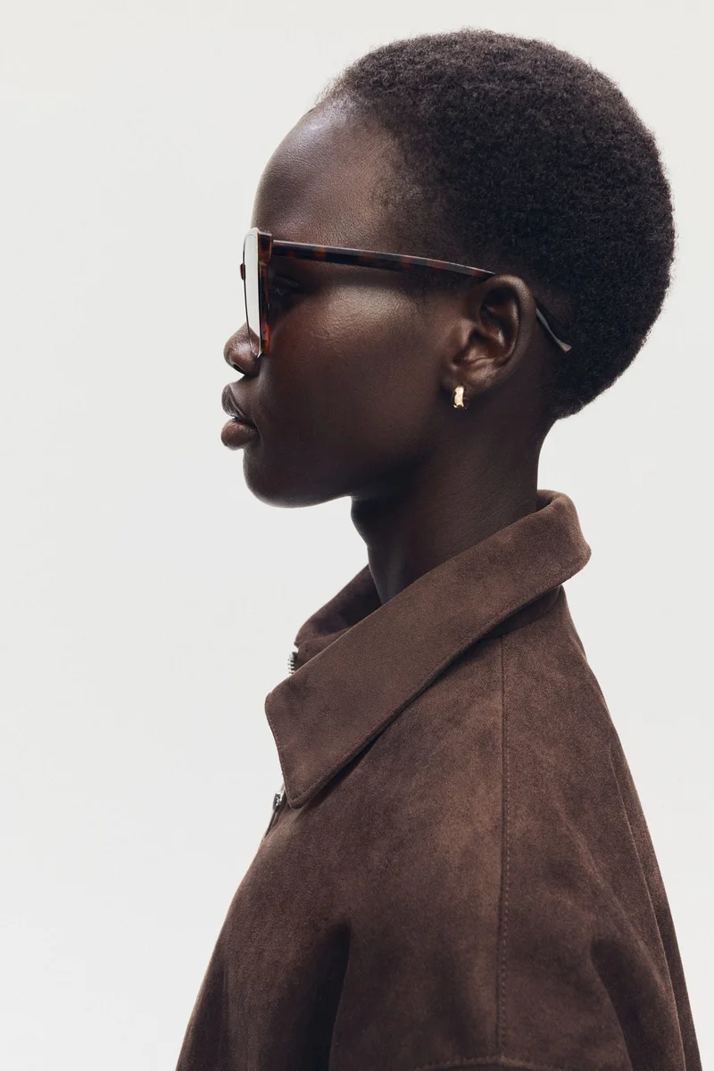 اتش اند ام نظارة شمسية بتصميم مربع