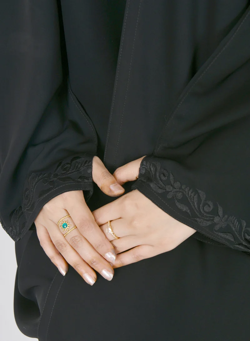 HAWRAA ABAYA Wrap head abaya, butterfly model, with a finger opening and fine embroidery on both sides of the sleeves