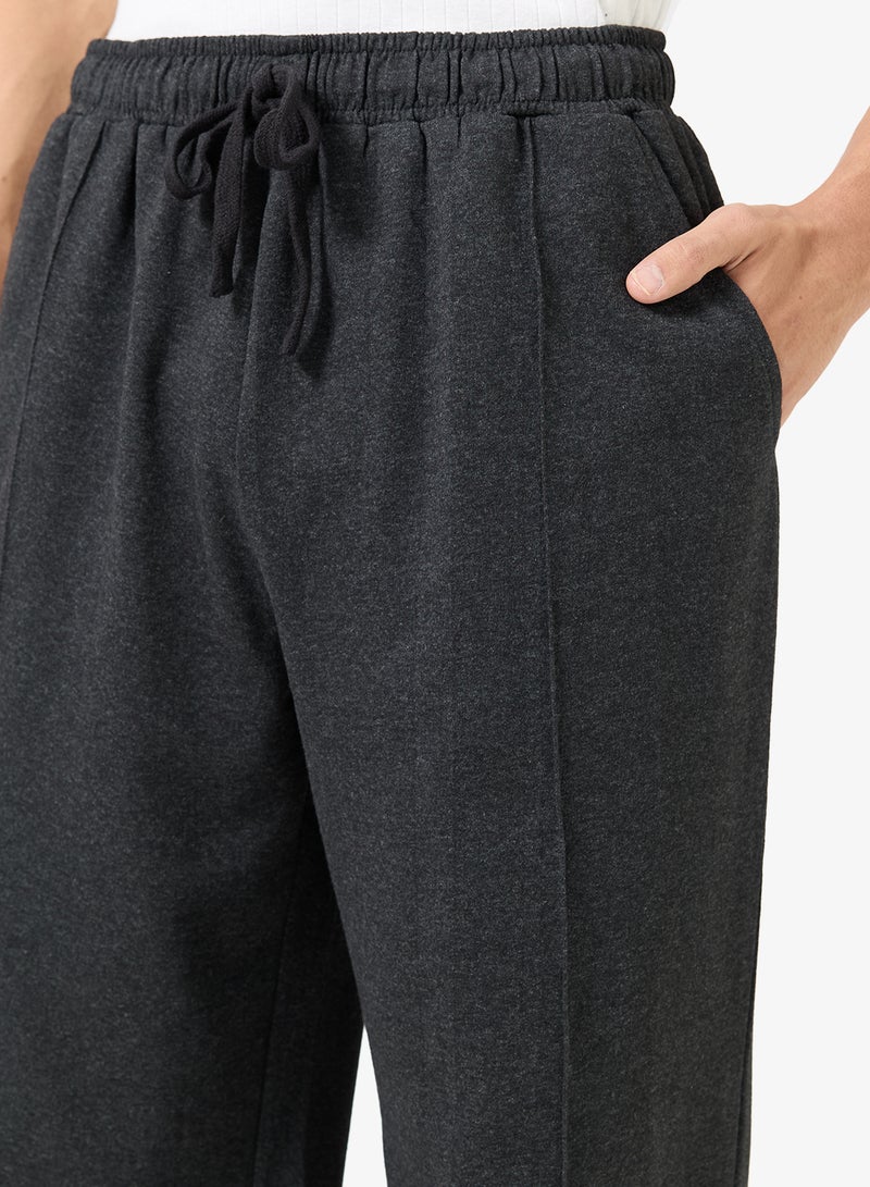 سفنتي فايف بيسيكس بنطلون رياضي بقصة مريحة وكسرات - Image 4