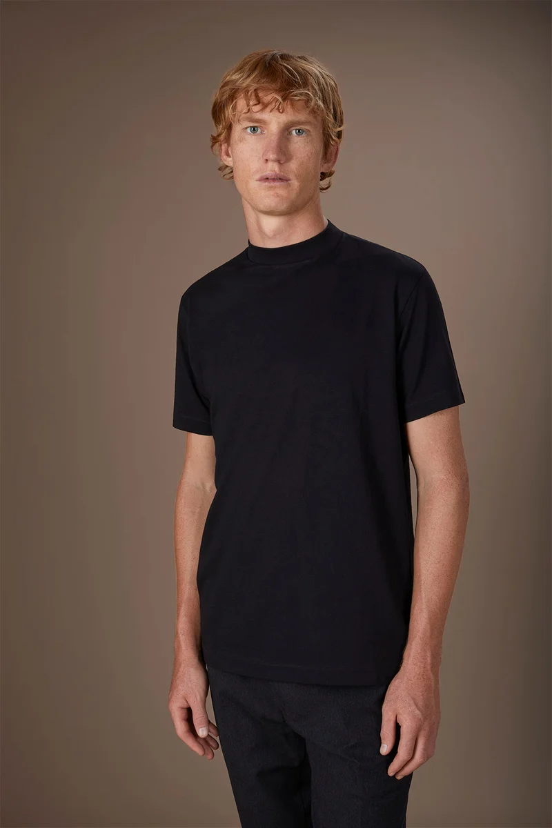 Men's regular fit turtleneck T-shirt - Black