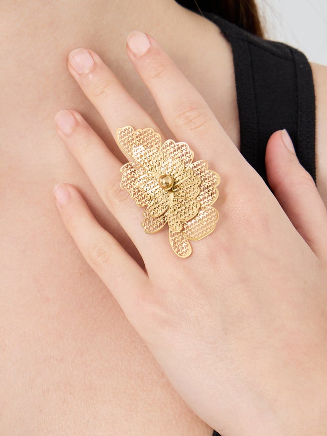 Styli Styli Oversized Textured Flower Ring  - Image 1