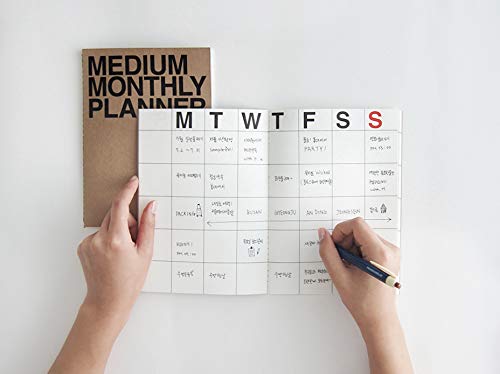 JSTORY Medium Monthly Planner Lays Flat Undated Year Round Flexible Cover 14 Sheets x 2 Black Gold - Image 4