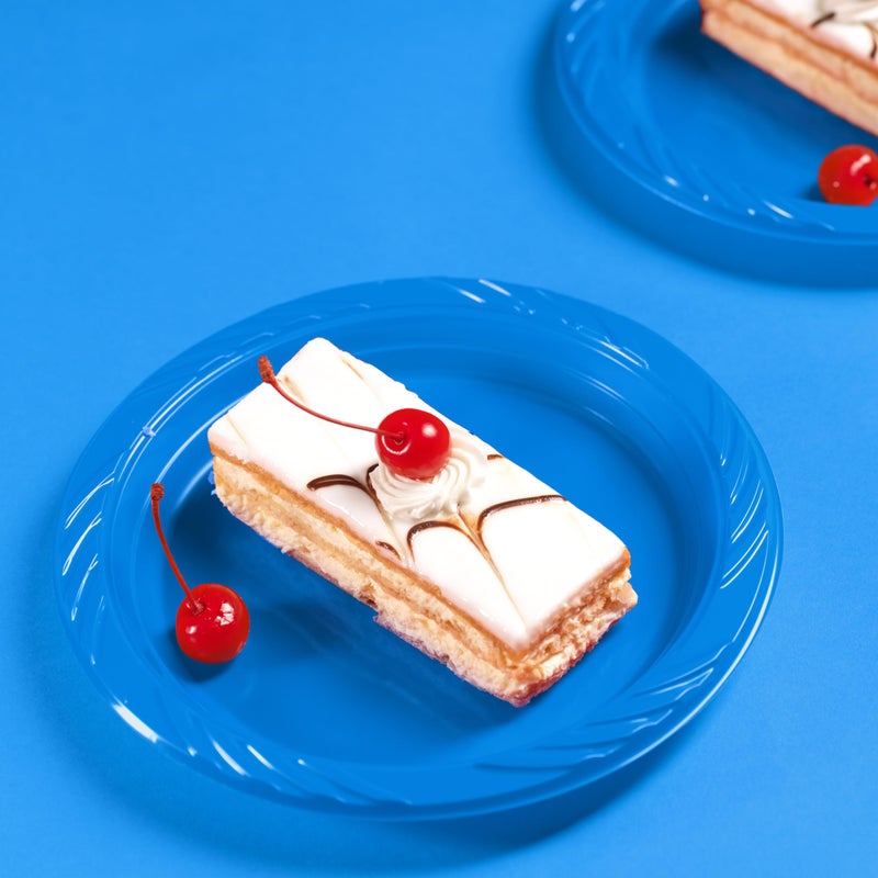 Munfix 100 Blue Plastic Plates Set - 9 Inch Plastic Dinner Plates  Disposable Plates Bulk Pack  Party Plates for BBQ  Picnic  Parties  Travel and Events  Microwavable Recyclable - Image 5