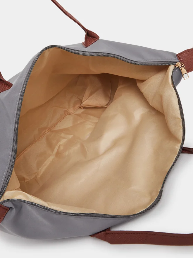 Styli Styli Contrast Trim Zip Closure Gym Bag