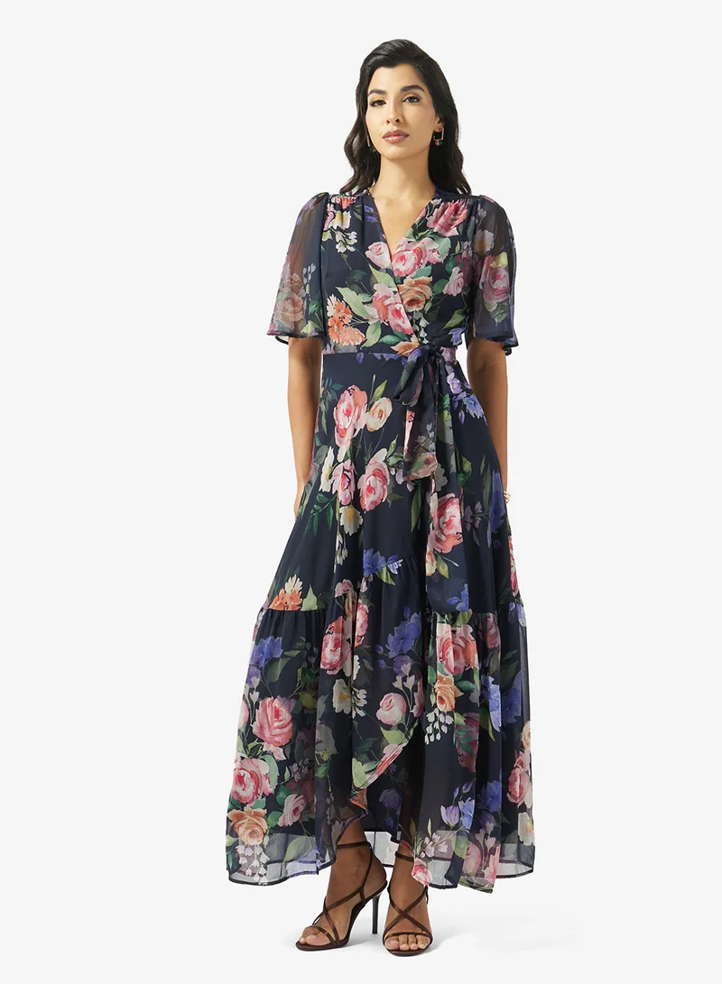 هوب اند ايفي فستان ماكسي ملفوف بأكمام فراشة وربطة خصر