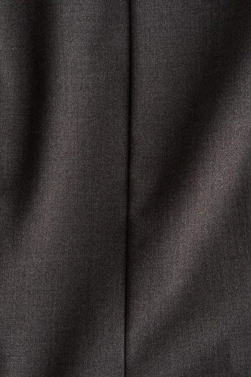 اتش اند ام بلوزة بيبلوم بتصميم محدد للجسم