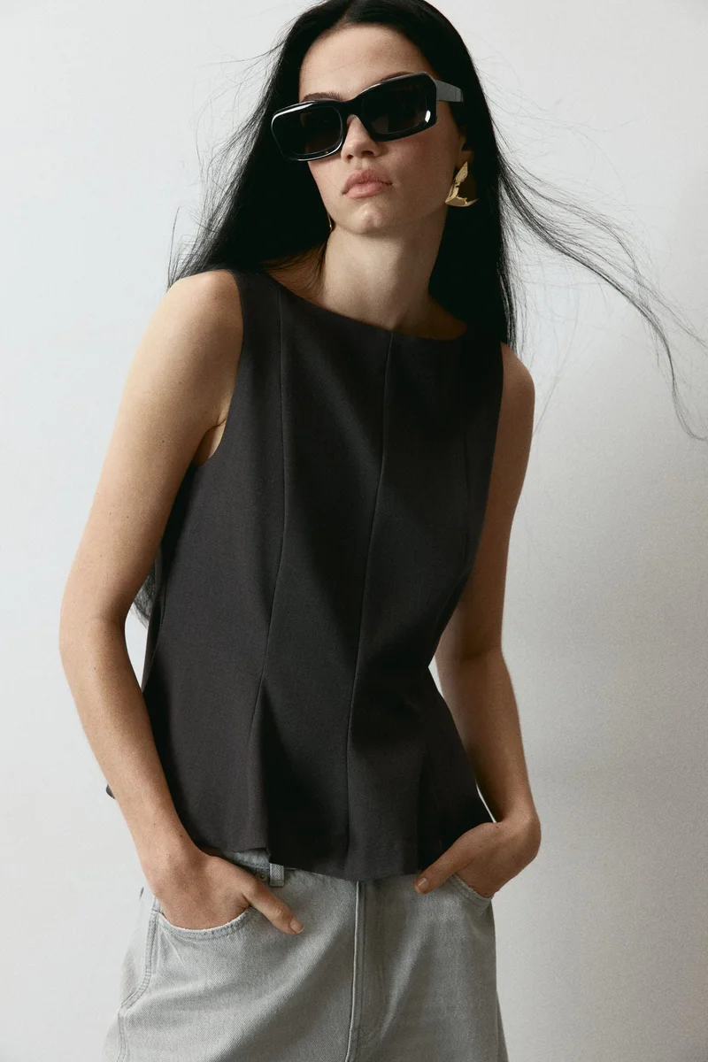 اتش اند ام بلوزة بيبلوم بتصميم محدد للجسم