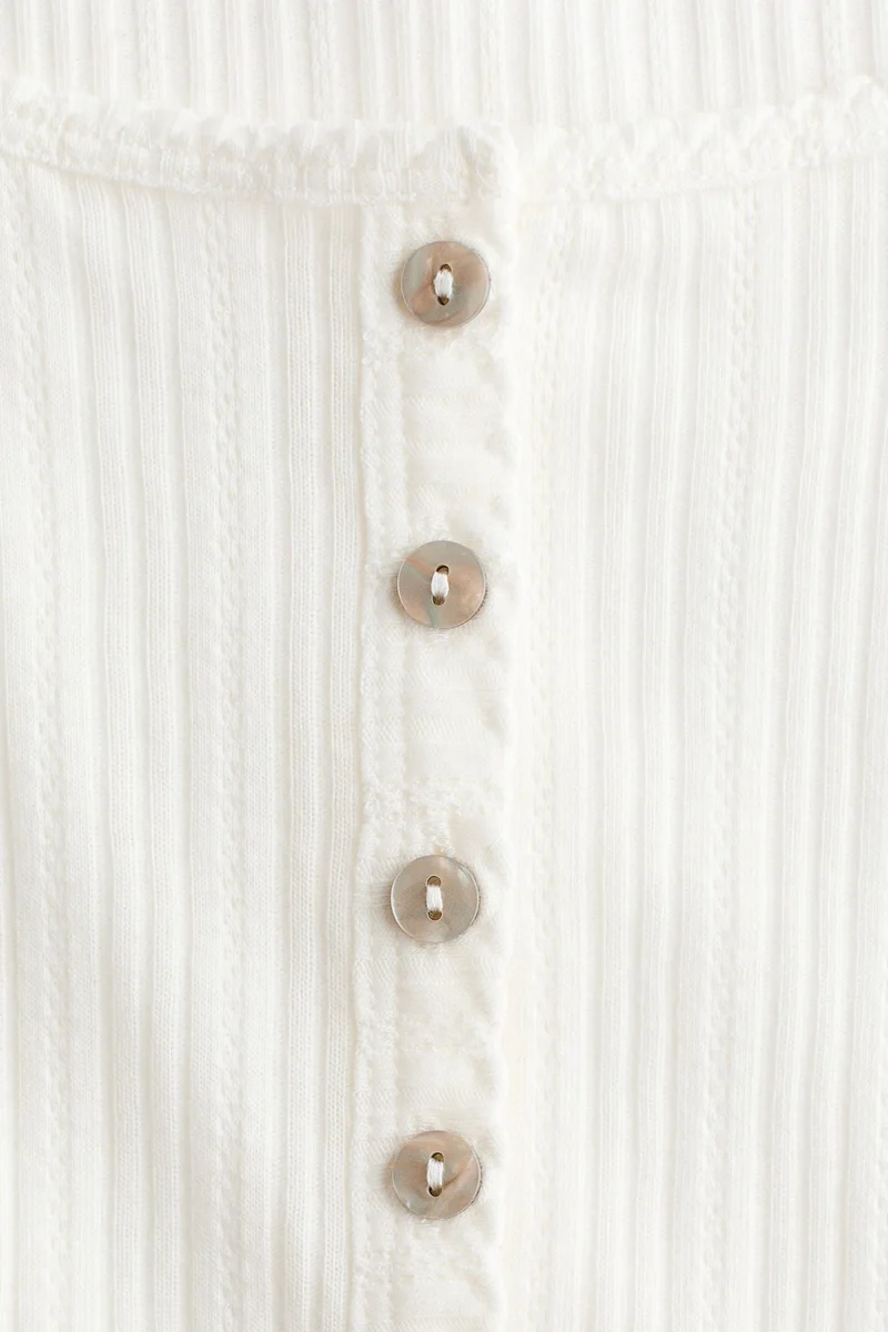 اتش اند ام بلوزة محبوكة بنمط مثقب