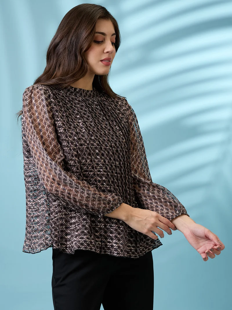 جلو باص بلوزة نسائية سوداء بياقة عالية وأكمام أسقف وطبعة تجريدية ورباط خلفي