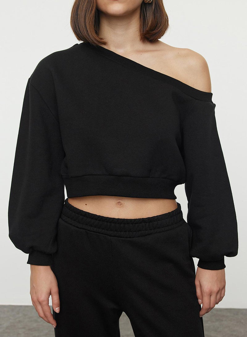 trendyol Black Regular Fit Thick Inside Fleece Crop Asymmetrical Neckline Knitted Sweatshirt - Image 1