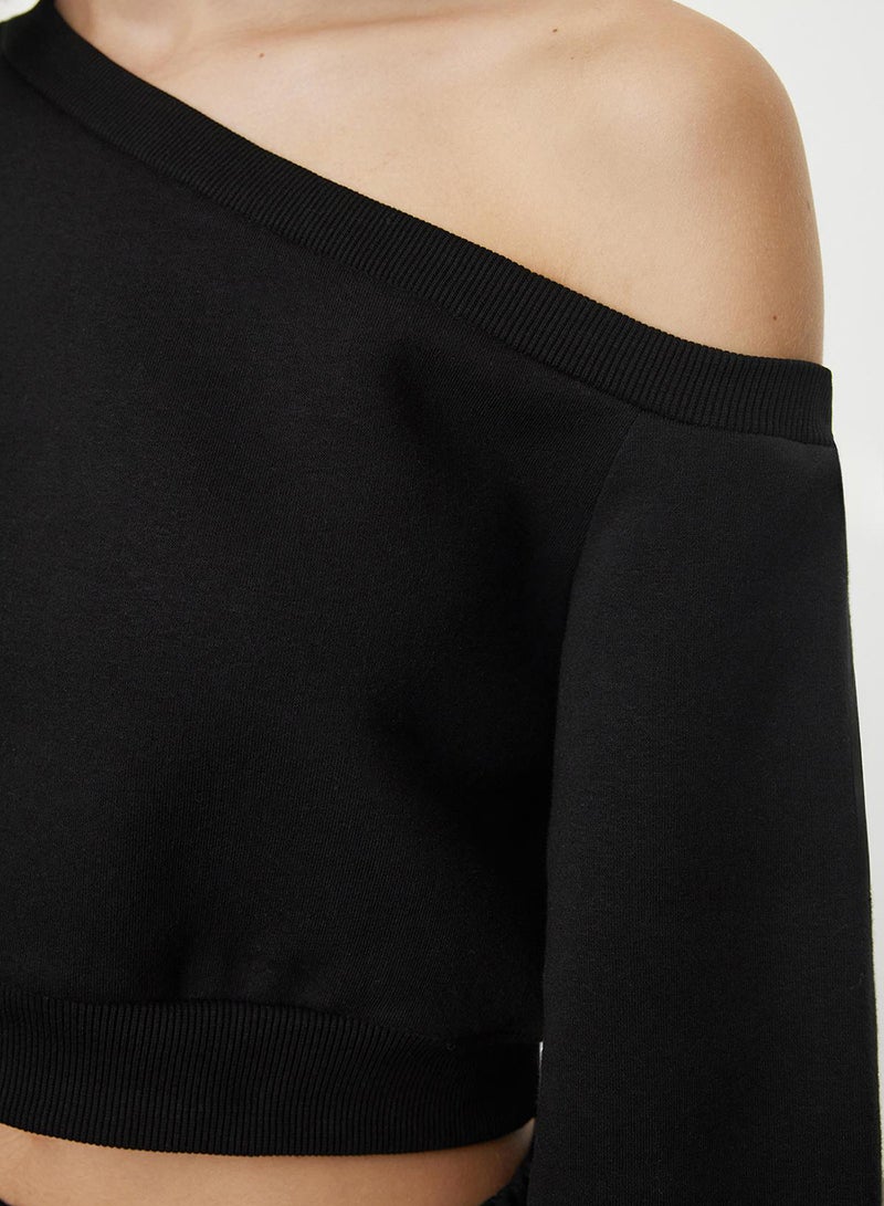 trendyol Black Regular Fit Thick Inside Fleece Crop Asymmetrical Neckline Knitted Sweatshirt - Image 2