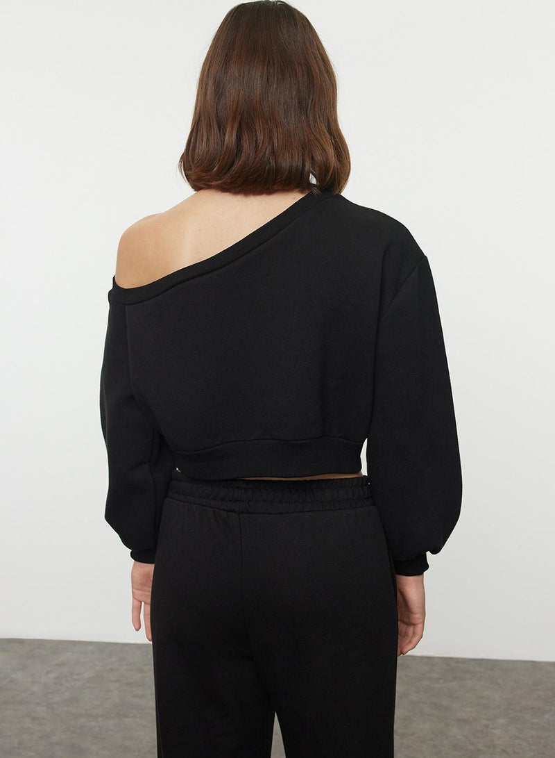 trendyol Black Regular Fit Thick Inside Fleece Crop Asymmetrical Neckline Knitted Sweatshirt - Image 3