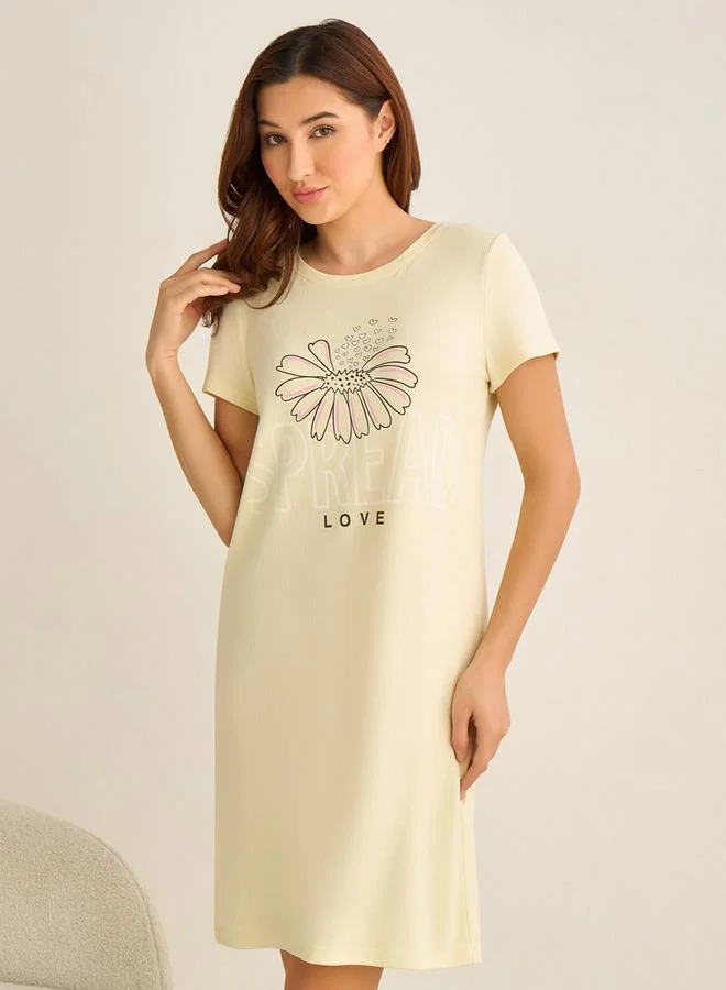 سبلاش فيڤ طقم من قطعتين - فستان نوم قصير الأكمام بطبعة زهور قطني