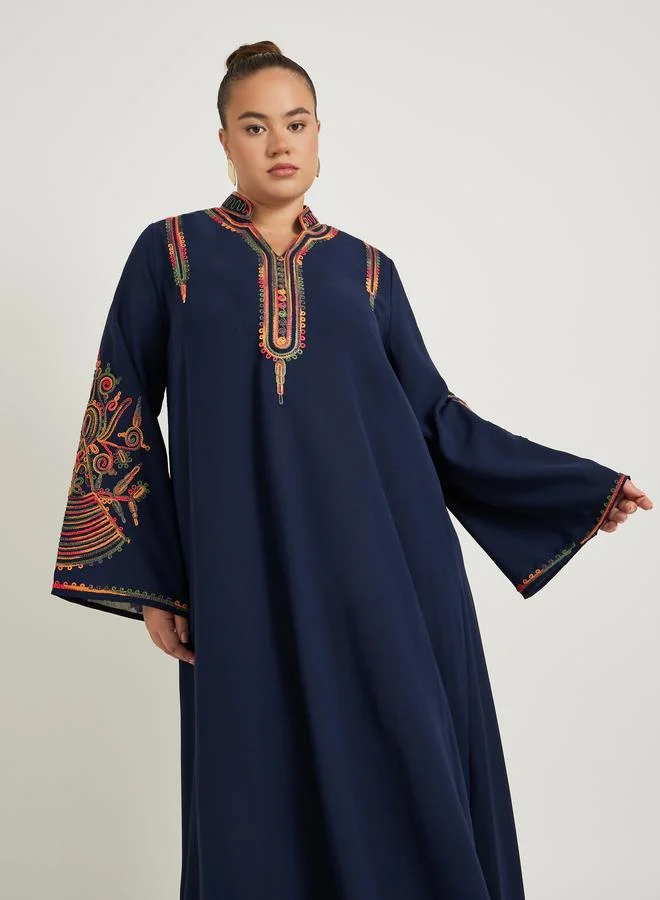 Styli Styli Plus Size Embroidered Stand Collar A-Line Jalabiya